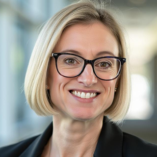 Leslie Stroope headshot